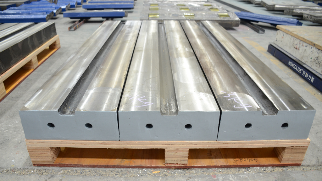 Chrome steel blow bar